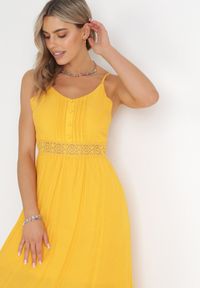 Born2be - Żółta Rozkloszowana Sukienka z Koronką na Ramiączkach Sawita. Kolor: żółty. Materiał: koronka. Długość rękawa: na ramiączkach. Wzór: koronka. Styl: wakacyjny #4