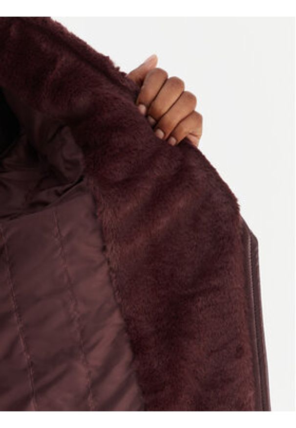 Vero Moda Kurtka z imitacji skóry Hailey 10250405 Fioletowy Regular Fit. Kolor: fioletowy. Materiał: skóra