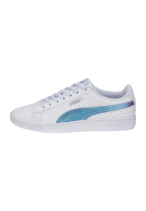 Buty do chodzenia dla dzieci Puma Vikky V3. Zapięcie: sznurówki. Kolor: biały. Materiał: tkanina, materiał, skóra, syntetyk. Szerokość cholewki: normalna. Model: Puma Vikky. Sport: turystyka piesza