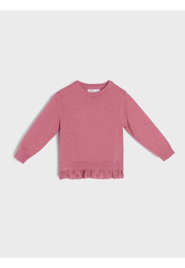 Sinsay - Sweter z wiskozą z ozdobną falbaną ażurową soft touch - różowy. Kolor: różowy. Materiał: wiskoza. Wzór: ażurowy