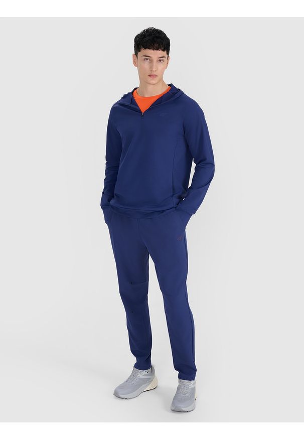 4f - 4F Spodnie treningowe szybkoschnące męskie 4F x Robert Lewandowski - granatowe XXL. Kolor: niebieski. Materiał: włókno, materiał, tkanina, syntetyk. Sport: fitness
