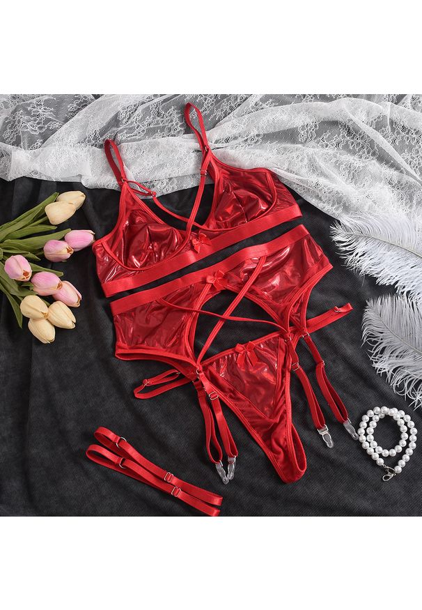 Intica - Komplet bielizny z strapsami regulowanymi Kjellaug. Kolor: czerwony. Materiał: tkanina