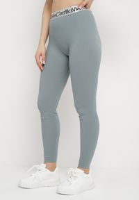 Born2be - Ciemnozielone Elastyczne Legginsy z Szeroką Gumą w Pasie Rindama. Kolor: zielony. Materiał: guma. Styl: sportowy #3