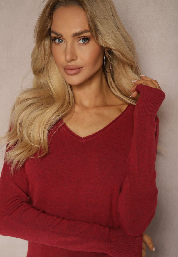 Renee - Bordowy Sweter z Dodatkiem Kaszmiru o Klasycznym Kroju Taianne. Okazja: na co dzień. Kolor: czerwony. Materiał: kaszmir. Styl: klasyczny