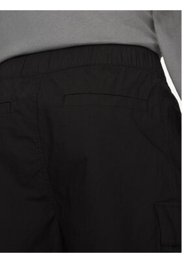 Calvin Klein Jeans Szorty materiałowe J30J327376 Czarny Regular Fit. Kolor: czarny. Materiał: bawełna