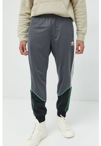 adidas Originals spodnie dresowe męskie kolor szary z aplikacją. Kolor: szary. Materiał: dresówka. Wzór: aplikacja #1