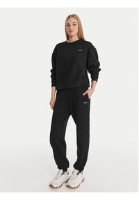 Guess Spodnie dresowe V6RB15 K9V31 Czarny Regular Fit. Kolor: czarny. Materiał: bawełna #5