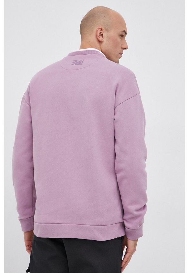 United Colors of Benetton Bluza męska kolor fioletowy z nadrukiem. Okazja: na co dzień. Kolor: fioletowy. Materiał: dzianina. Wzór: nadruk. Styl: casual