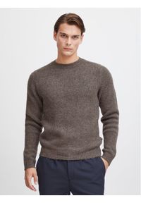 Casual Friday Sweter 20504408 Brązowy Regular Fit. Okazja: na co dzień. Kolor: brązowy. Materiał: syntetyk. Styl: casual #1