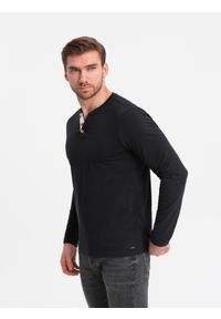 Ombre Clothing - Longsleeve męski z guzikami przy dekolcie - czarny V4 - Rozmiar: XXL. Okazja: na co dzień. Kolor: czarny. Materiał: bawełna, jersey, dzianina. Długość rękawa: długi rękaw. Wzór: aplikacja. Styl: klasyczny, casual