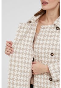 Answear Lab płaszcz z domieszką wełny kolor beżowy przejściowy dwurzędowy. Kolor: beżowy. Materiał: wełna. Styl: wakacyjny #5