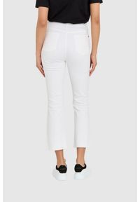 7 FOR ALL MANKIND Białe jeansy damskie z poszerzoną surowo zakończoną nogawką HW Slim Kick. Kolor: biały