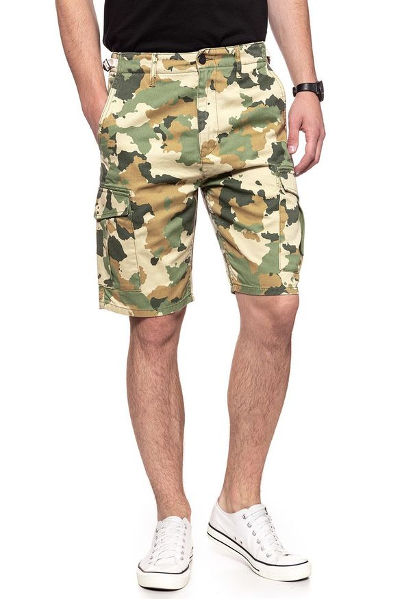 Lee - SPODENKI LEE FATIGUE SHORTS CAMOUFLAGE L73BCW03 112120343. Materiał: materiał. Wzór: moro, aplikacja