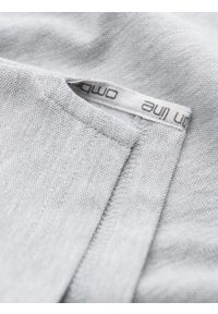 Ombre Clothing - Męska koszulka polo jednokolorowa BASIC z dzianiny pique - szara V20. Okazja: na co dzień. Typ kołnierza: polo. Kolor: szary. Materiał: dzianina. Wzór: haft, aplikacja, jednolity. Styl: sportowy, wizytowy, casual #4