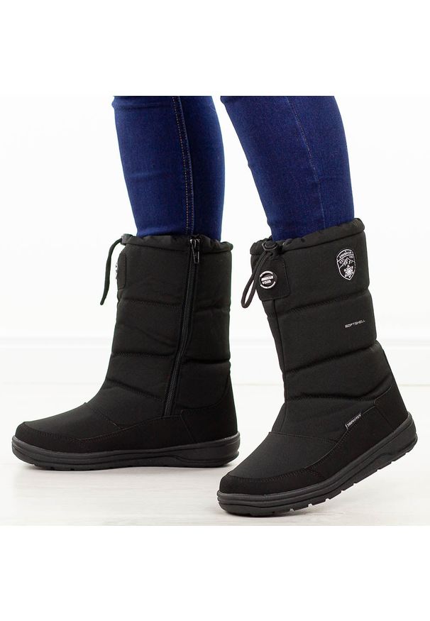 Czarne zimowe śniegowce damskie z membraną American Club Softshell Sn57/25. Okazja: na spacer. Kolor: czarny. Materiał: tkanina, skóra. Szerokość cholewki: normalna. Sezon: zima. Styl: elegancki, klasyczny