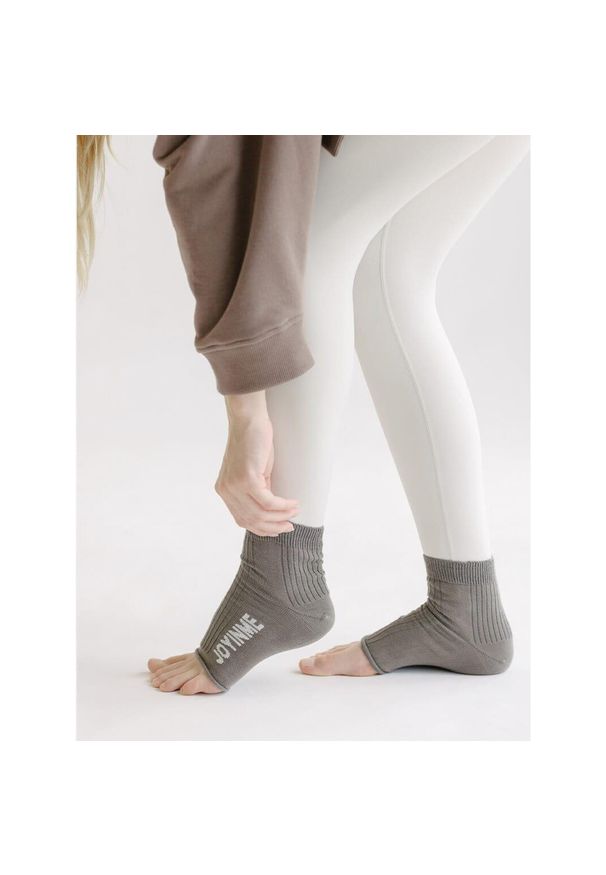 Skarpetki Joy in me On/Off the mat socks - Taupe Brown. Kolor: brązowy