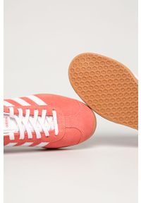 adidas Originals - Buty Gazelle W. Nosek buta: okrągły. Zapięcie: sznurówki. Kolor: różowy. Materiał: materiał, syntetyk, skóra, guma, zamsz. Szerokość cholewki: normalna. Obcas: na obcasie. Model: Adidas Gazelle. Wysokość obcasa: niski #2