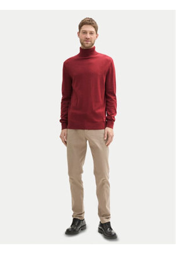 Tom Tailor Golf 1042456 Czerwony Regular Fit. Typ kołnierza: golf. Kolor: czerwony. Materiał: bawełna