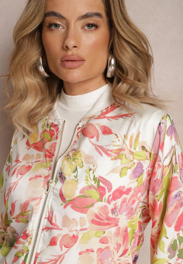 Renee - Biała Kurtka Bomberka w Kwiaty ze Ściągaczami Lirissa. Kolor: biały. Wzór: kwiaty. Styl: elegancki