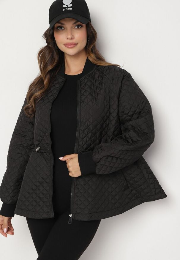 Born2be - Czarna Kurtka Pikowana Bomberka Ellieanna. Kolor: czarny. Styl: elegancki