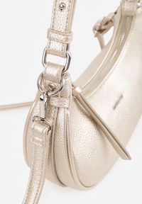 Renee - Złota Torebka Bagietka w Kształcie Półksiężyca z Paskiem Crossbody Dianialla. Kolor: złoty. Styl: casual #2