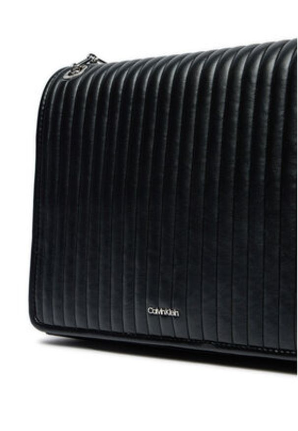 Calvin Klein Torebka Mini Line Quilt Shoulder Bag K60K613080 Czarny. Kolor: czarny. Materiał: skórzane