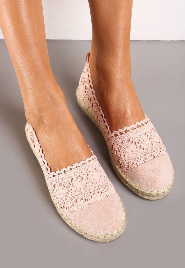 Renee - Różowe Espadryle Vylixis. Nosek buta: okrągły. Zapięcie: bez zapięcia. Kolor: różowy. Materiał: materiał. Szerokość cholewki: normalna. Wzór: aplikacja, ażurowy, haft, gładki. Sezon: lato