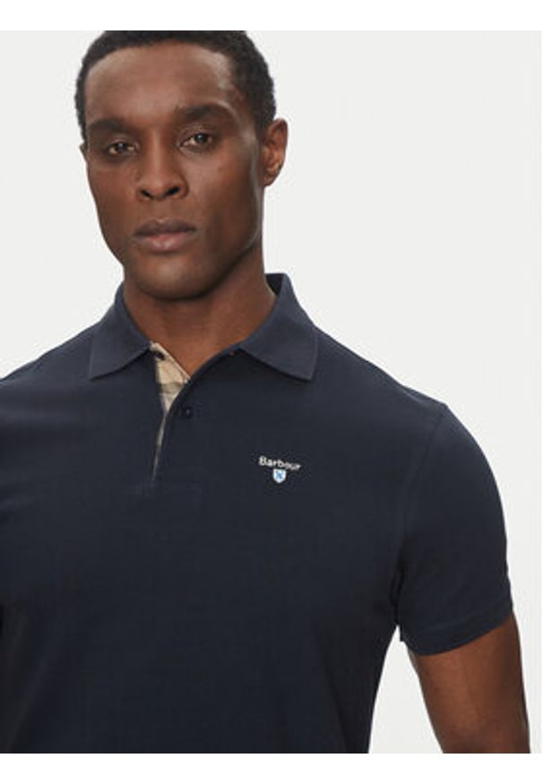 Barbour Polo Tartan MML0012NY31 Granatowy Tailored Fit. Typ kołnierza: polo. Kolor: niebieski. Materiał: bawełna