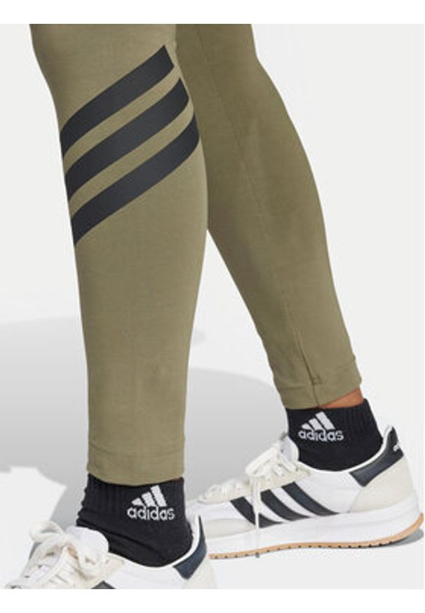 Adidas - adidas Legginsy Future Icons 3-Stripes JE0221 Zielony Slim Fit. Kolor: zielony. Materiał: bawełna