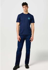 Wrangler - MĘSKA KOSZULKA WRANGLER SMALL GRAPHIC TEE NAVY 112371471 #3