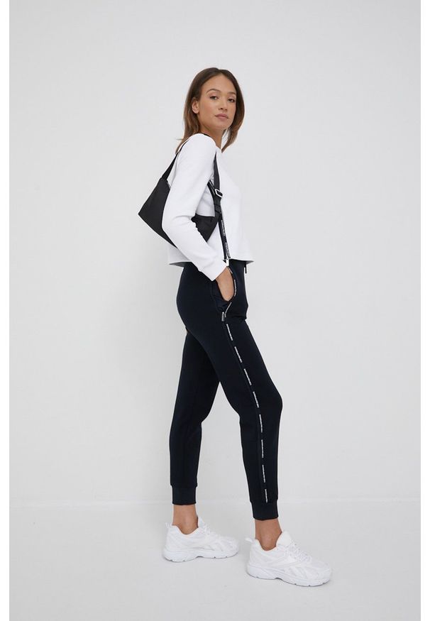 Emporio Armani bluza damska kolor biały gładka. Kolor: biały. Wzór: gładki