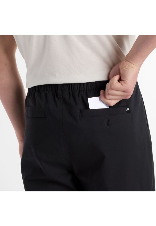 Spodnie męskie New Balance MP51563BK – czarne. Kolor: czarny. Materiał: bawełna, nylon, materiał