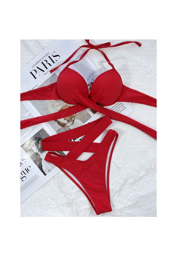 Intica - Bikini z ozdobnymi paskami na plażę i basen Shireen. Kolor: czerwony. Materiał: materiał. Wzór: paski