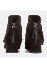 Marco Shoes Oryginalne botki zamszowe z ozdobnymi frędzlami czarne. Kolor: czarny. Materiał: zamsz #6