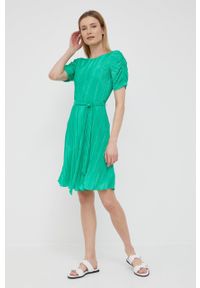 DKNY - Dkny sukienka kolor zielony mini rozkloszowana. Kolor: zielony. Materiał: tkanina. Długość rękawa: krótki rękaw. Typ sukienki: rozkloszowane, plisowane. Długość: mini #3