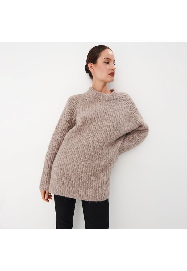 Mohito - Beżowy sweter z dodatkiem wełny - Beżowy. Kolor: beżowy. Materiał: wełna