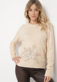 Born2be - Beżowy Sweter Ozdobiony Cekinami Koralikami i Cyrkoniami w Kształcie Kwiatka Romiella. Okazja: na co dzień. Kolor: beżowy. Materiał: jeans. Wzór: aplikacja, kwiaty. Styl: klasyczny, casual, elegancki #6