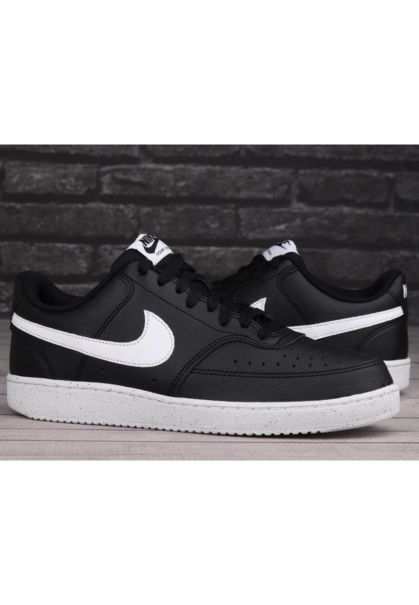 Nike - Buty na co dzień męskie NIKE COURT VISION LOW eko skóra. Okazja: na co dzień. Kolor: biały, czarny, wielokolorowy. Materiał: skóra. Model: Nike Court