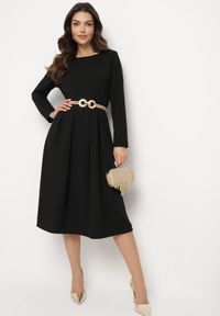 Born2be - Czarna Elegancka Sukienka Rozkloszowana Temarielis. Kolor: czarny. Długość rękawa: długi rękaw. Typ sukienki: oversize, rozkloszowane. Styl: elegancki #3