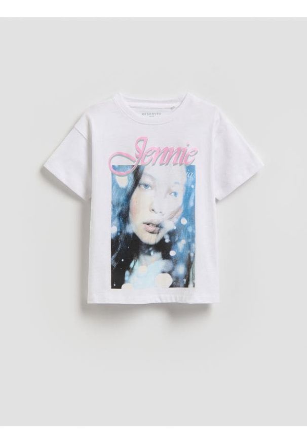 Reserved - T-shirt Blackpink Jennie - złamana biel. Materiał: bawełna