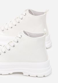 Born2be - Białe Trampki Leurane. Nosek buta: okrągły. Zapięcie: sznurówki. Kolor: biały. Materiał: materiał, guma, jeans. Szerokość cholewki: normalna. Obcas: na obcasie. Styl: sportowy #2