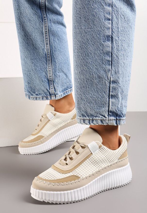 Renee - Beżowe Sneakersy na Platformie Ozdobione Tweedowymi Wstawkami i Cyrkoniami Eganna. Kolor: beżowy. Wzór: aplikacja. Obcas: na platformie
