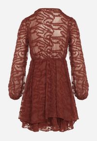 Born2be - Czerwona Siateczkowa Sukienka o Rozkloszowanym Kroju Zdobiona Tłoczeniem Zenesava. Okazja: na co dzień. Typ kołnierza: dekolt w serek. Kolor: czerwony. Materiał: poliester. Wzór: aplikacja. Sezon: lato. Typ sukienki: rozkloszowane. Styl: klasyczny, casual, elegancki #6