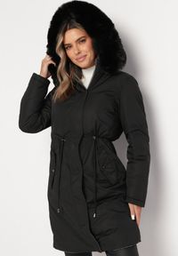 Born2be - Szaro-Czarna Dwustronna Kurtka za Kolano z Kapturem z Futerkiem Zephyro. Typ kołnierza: kaptur. Kolor: czarny. Materiał: futro. Długość: długie. Wzór: gładki, aplikacja #5