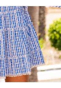 MOTIVE&MORE - Bawełniana mini spódnica Sicilia. Stan: podwyższony. Kolor: biały. Materiał: bawełna. Wzór: paski, haft