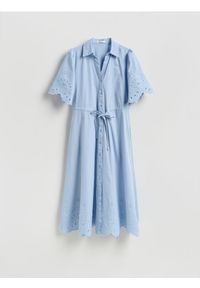 Reserved - Bawełniana sukienka z ażurowymi wstawkami - jasnoniebieski. Kolor: niebieski. Materiał: bawełna. Wzór: ażurowy. Typ sukienki: proste