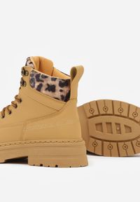 Born2be - Brązowe Trapery Zdobione Wzorzystymi Wstawkami Vetiane. Nosek buta: okrągły. Zapięcie: sznurówki. Kolor: brązowy. Wzór: aplikacja. Materiał: skóra, materiał. Sezon: zima. Obcas: na obcasie. Styl: klasyczny. Wysokość obcasa: niski #4