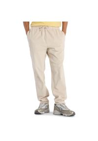 Spodnie męskie New Balance MP53521TWF - beżowe. Kolor: beżowy. Materiał: bawełna, sztruks #1