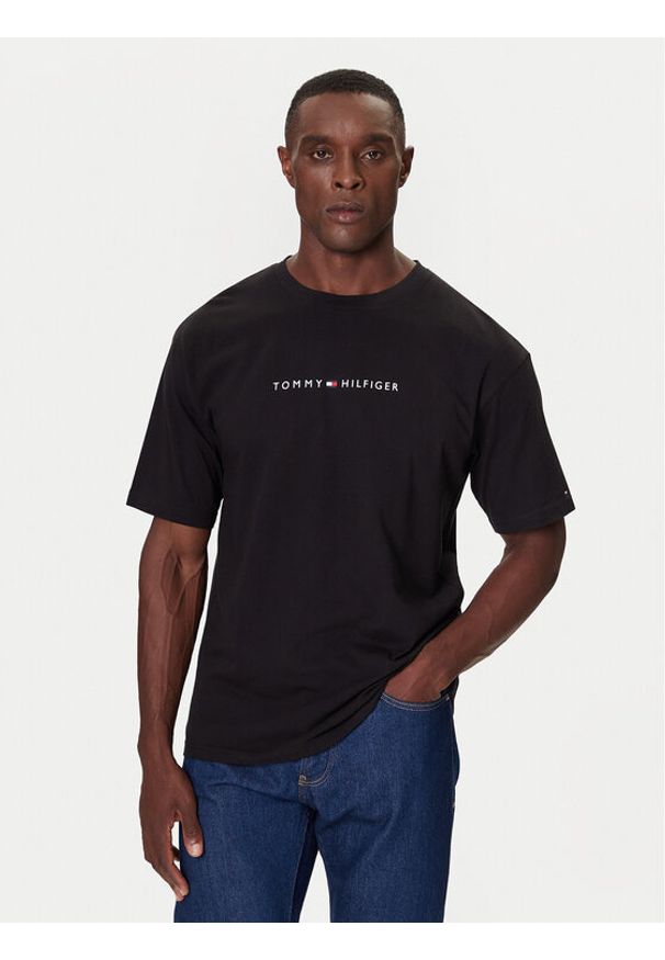 TOMMY HILFIGER - Tommy Hilfiger T-Shirt UM0UM03685 Czarny Relaxed Fit. Kolor: czarny. Materiał: bawełna