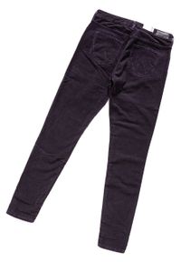 Wrangler - WRANGLER SKINNY PURPLE W28KPJ74F. Materiał: sztruks. Wzór: aplikacja